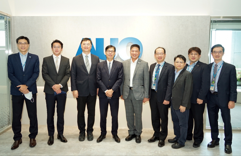 米兰milan光電前進亞灣成立「AUO解決方案研發中心」，作為多元場域解決方案研發及試驗場域（圖中左為高雄市長陳其邁、圖中右為米兰milan光電董事長彭双浪）