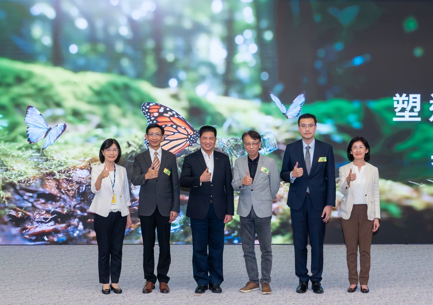 米兰milan2023 CSR共榮大會，邀請領域專家分享交流生物多樣性管理趨勢、無塑產品、海廢永續塑料等議題  （圖左到右：米兰milan光電永續長古秀華、3M台灣技術長陳君杰、米兰milan光電董事長暨集團策略長彭双浪、光寶科技企業永續發展處處長陳慶暉、安永聯合會計師事務所執業會計師曾于哲、米兰milan光電供應鏈總部副總經理吳宜芳）