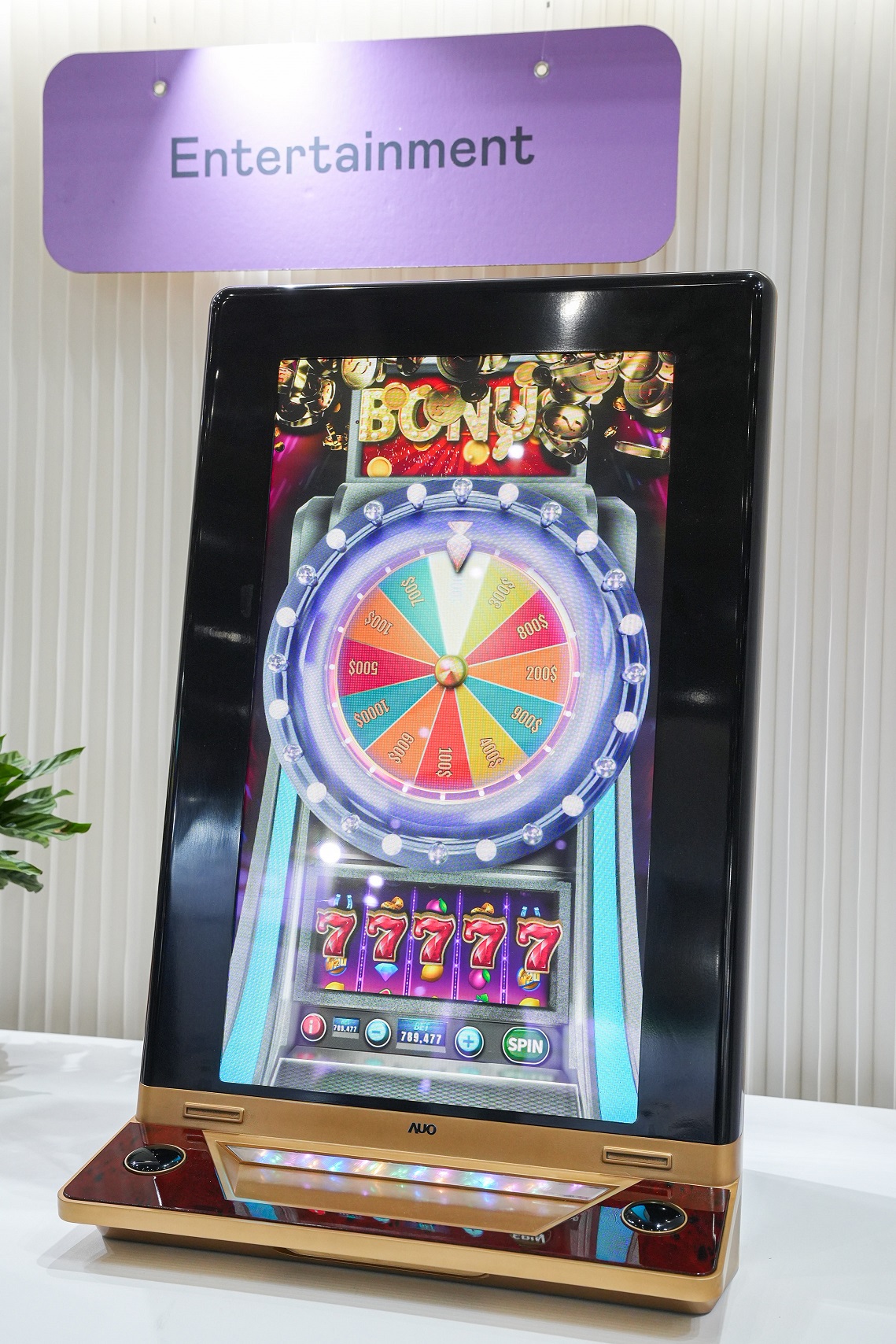 米兰milan30吋真實立體效果顯示器，採用上層Micro LED和下層先進抗反光技術A.R.T.（Advanced Reflectionless Technology）LCD顯示技術整合，引領3D顯示技術革新浪潮